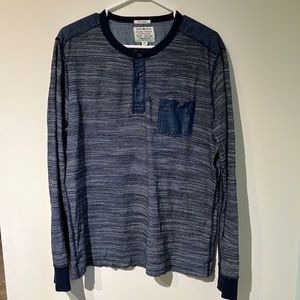 Mens Lucky Brand long sleeve Henley with denim details. Size M.